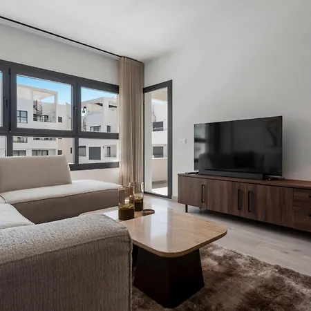 Daire Casa Rosa - Prime Location With Pool And Parking Estepona
