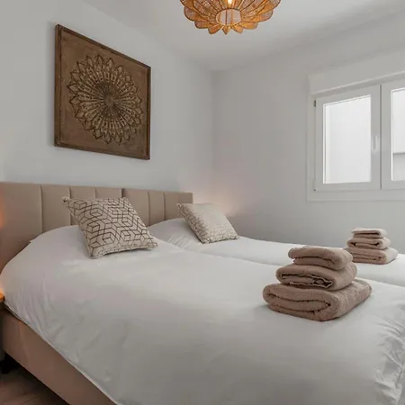 Casa Rosa - Prime Location With Pool And Parking Daire